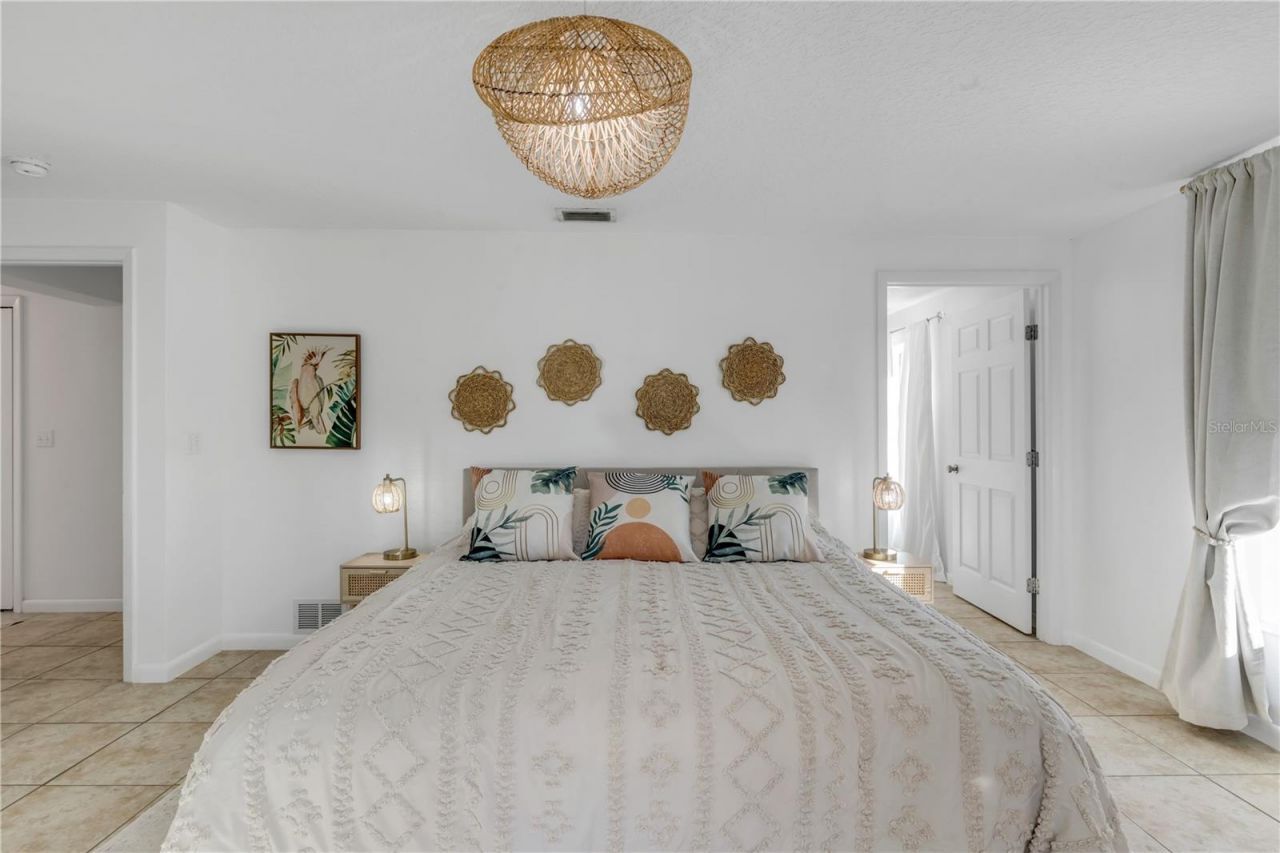 905 N Peninsula Avenue, New Smyrna Beach, FL 32169 Photo