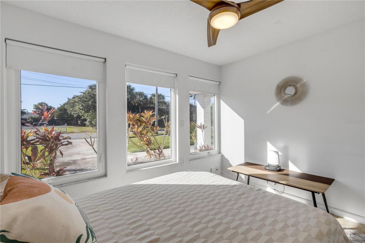 905 N Peninsula Avenue, New Smyrna Beach, FL 32169 Photo