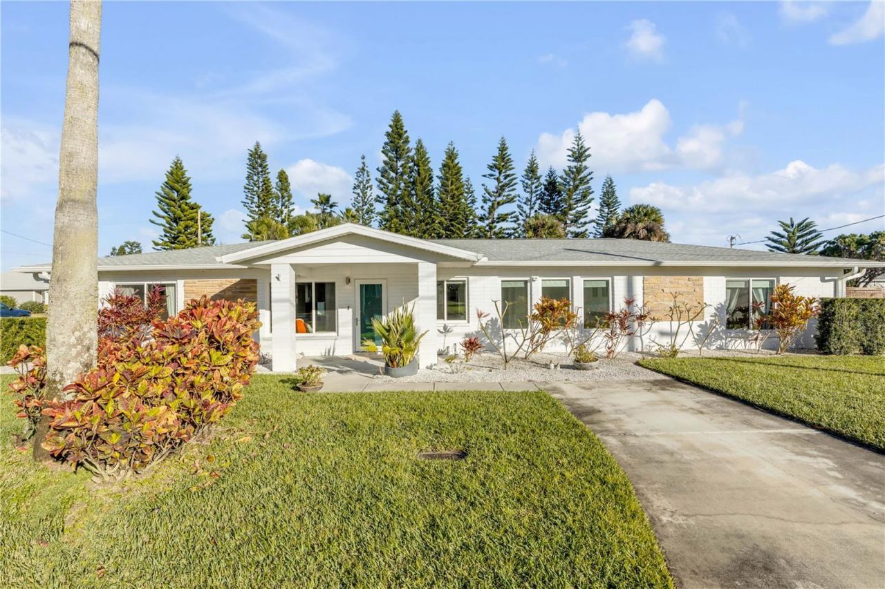 905 N Peninsula Avenue, New Smyrna Beach, FL 32169 Photo