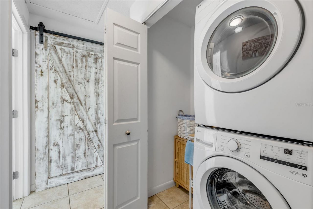 905 N Peninsula Avenue, New Smyrna Beach, FL 32169 Photo