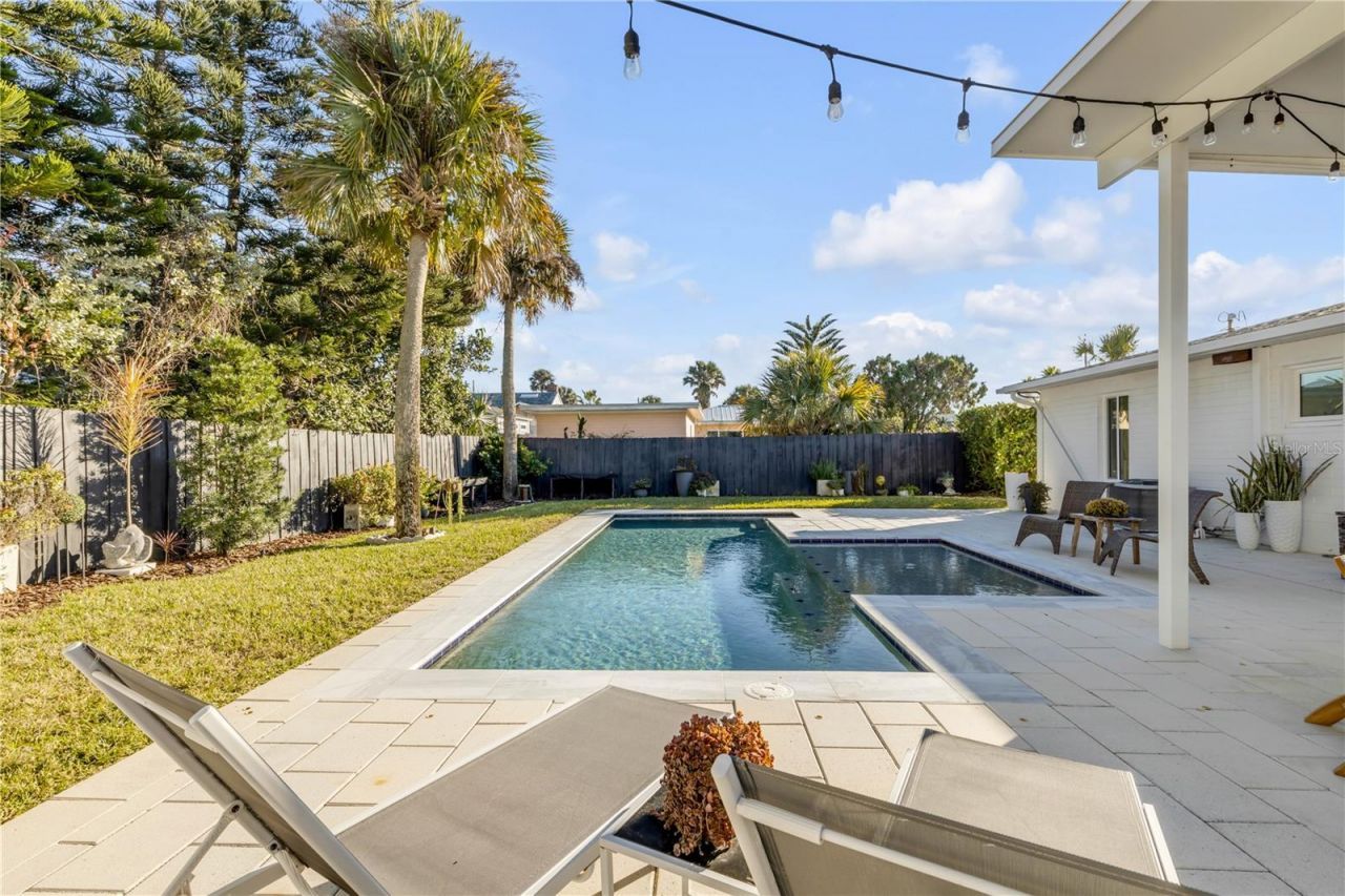 905 N Peninsula Avenue, New Smyrna Beach, FL 32169 Photo