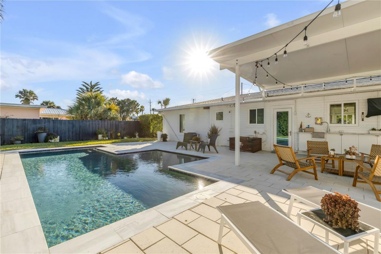 905 N Peninsula Avenue, New Smyrna Beach, FL 32169 Photo