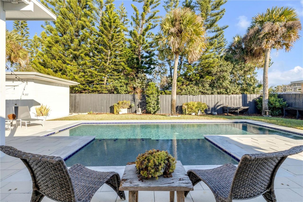 905 N Peninsula Avenue, New Smyrna Beach, FL 32169 Photo