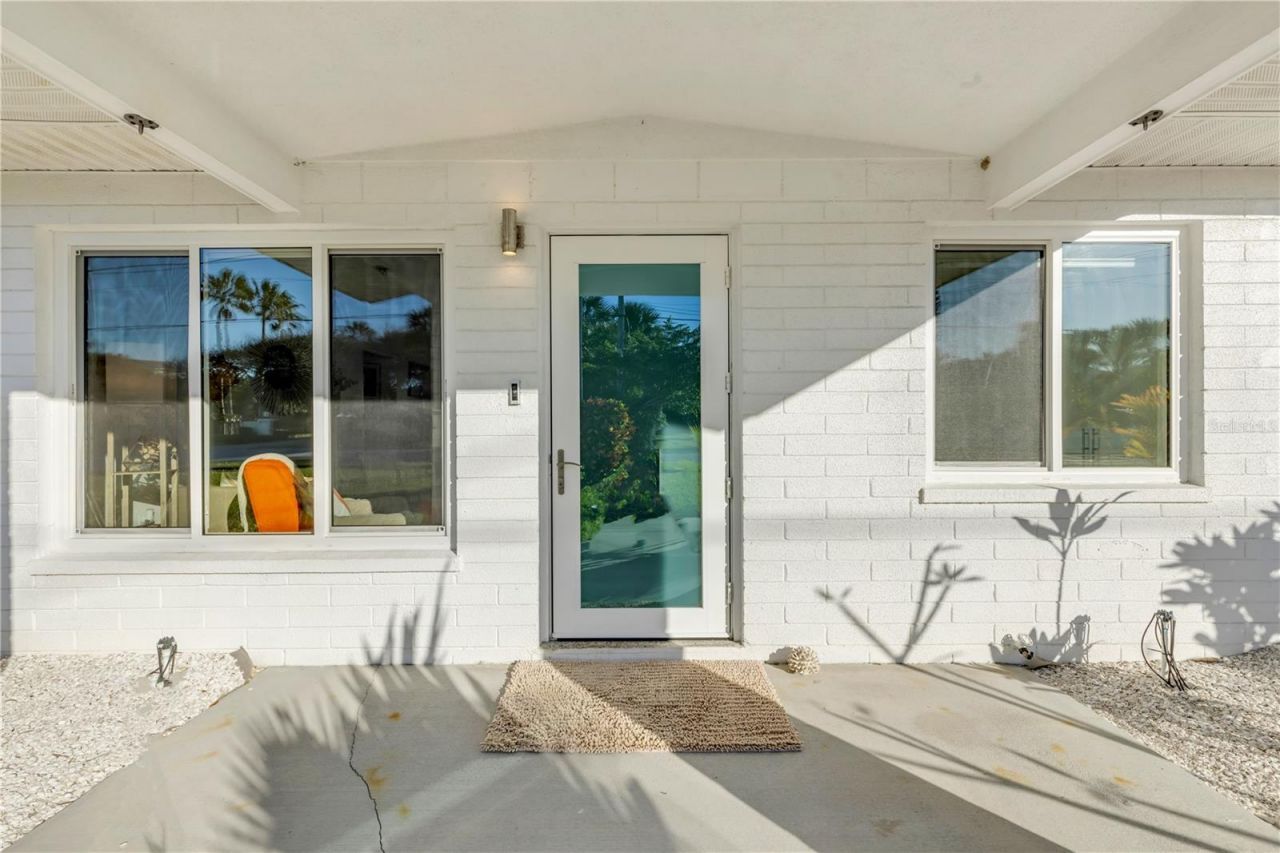 905 N Peninsula Avenue, New Smyrna Beach, FL 32169 Photo