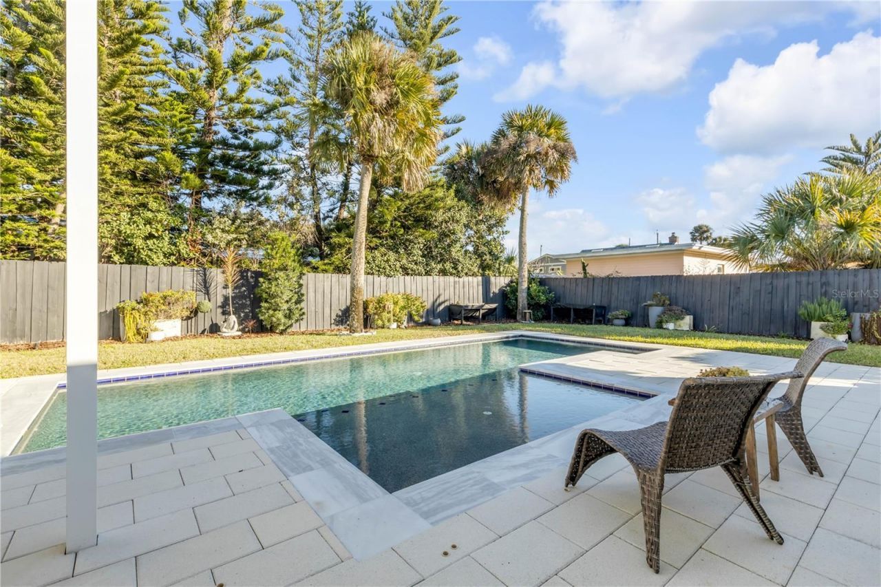 905 N Peninsula Avenue, New Smyrna Beach, FL 32169 Photo