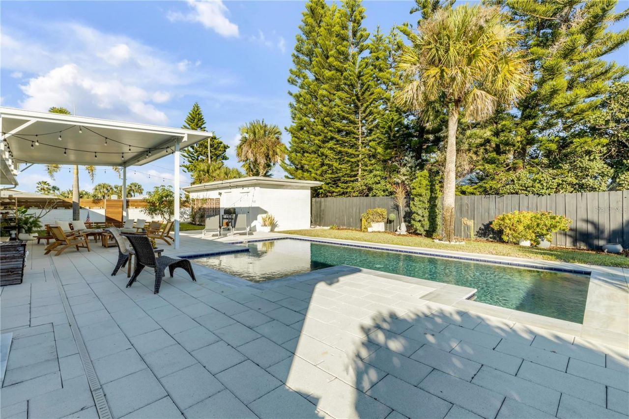 905 N Peninsula Avenue, New Smyrna Beach, FL 32169 Photo