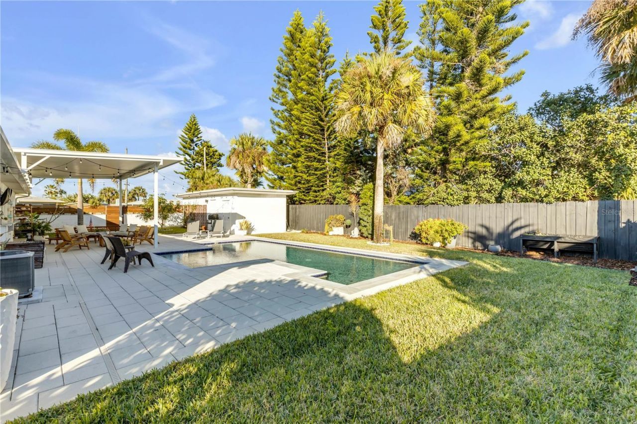 905 N Peninsula Avenue, New Smyrna Beach, FL 32169 Photo