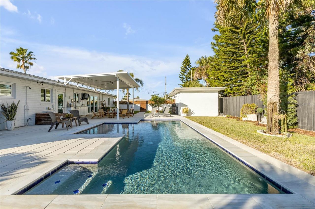 905 N Peninsula Avenue, New Smyrna Beach, FL 32169 Photo