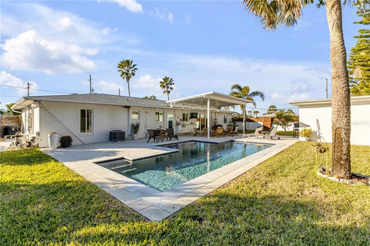 905 N Peninsula Avenue, New Smyrna Beach, FL 32169 Photo