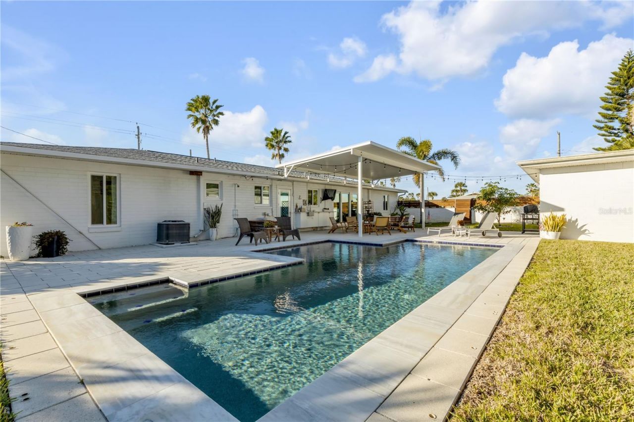 905 N Peninsula Avenue, New Smyrna Beach, FL 32169 Photo