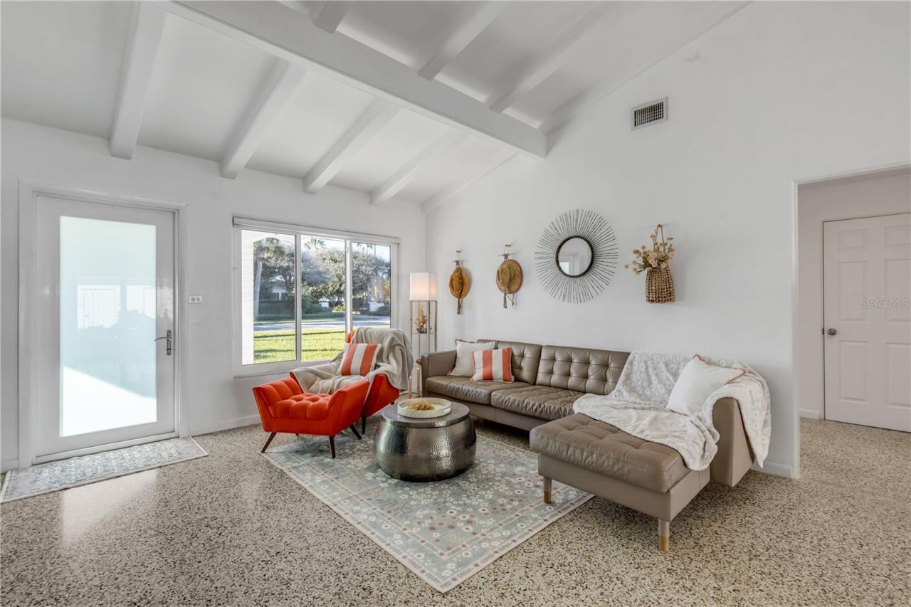 905 N Peninsula Avenue, New Smyrna Beach, FL 32169 Photo