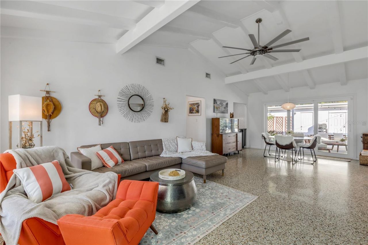 905 N Peninsula Avenue, New Smyrna Beach, FL 32169 Photo