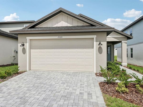 2300 HEN ROAD, MINNEOLA, FL 34715