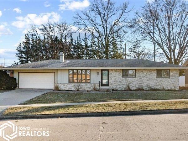 2513 Sunrise Lane, Burlington, IA 52601