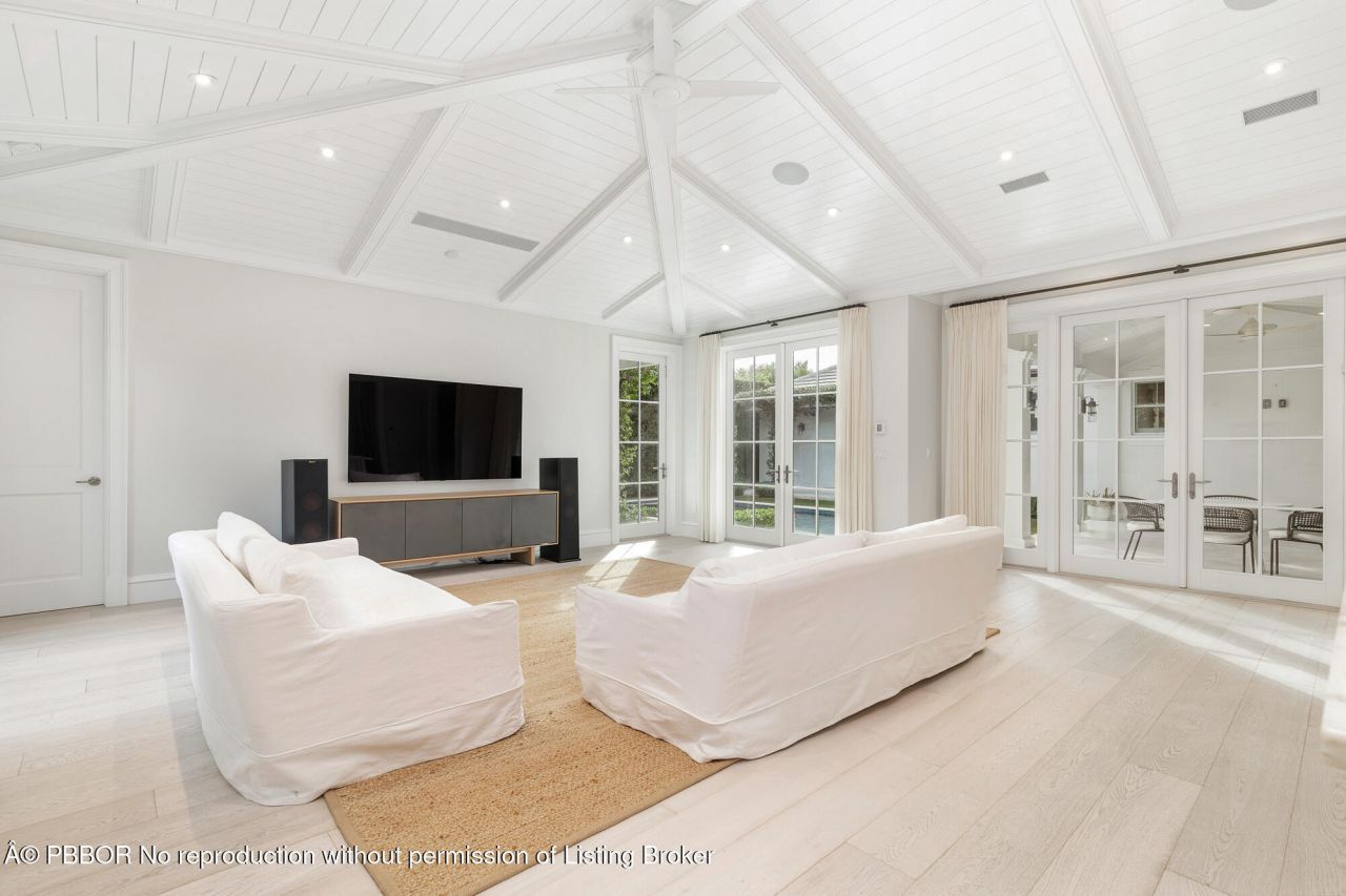 216 Sandpiper Drive, Palm Beach, FL 33480 Photo