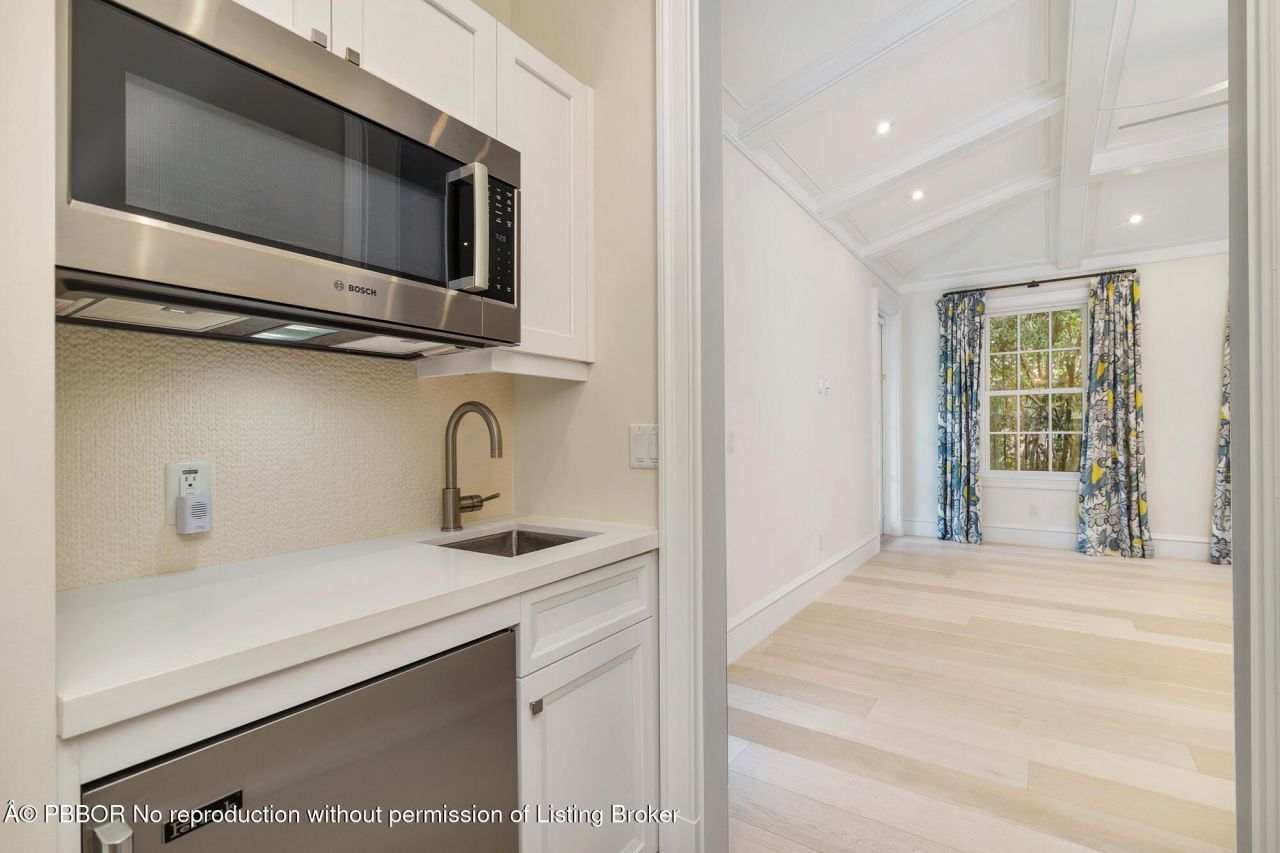 216 Sandpiper Drive, Palm Beach, FL 33480 Photo