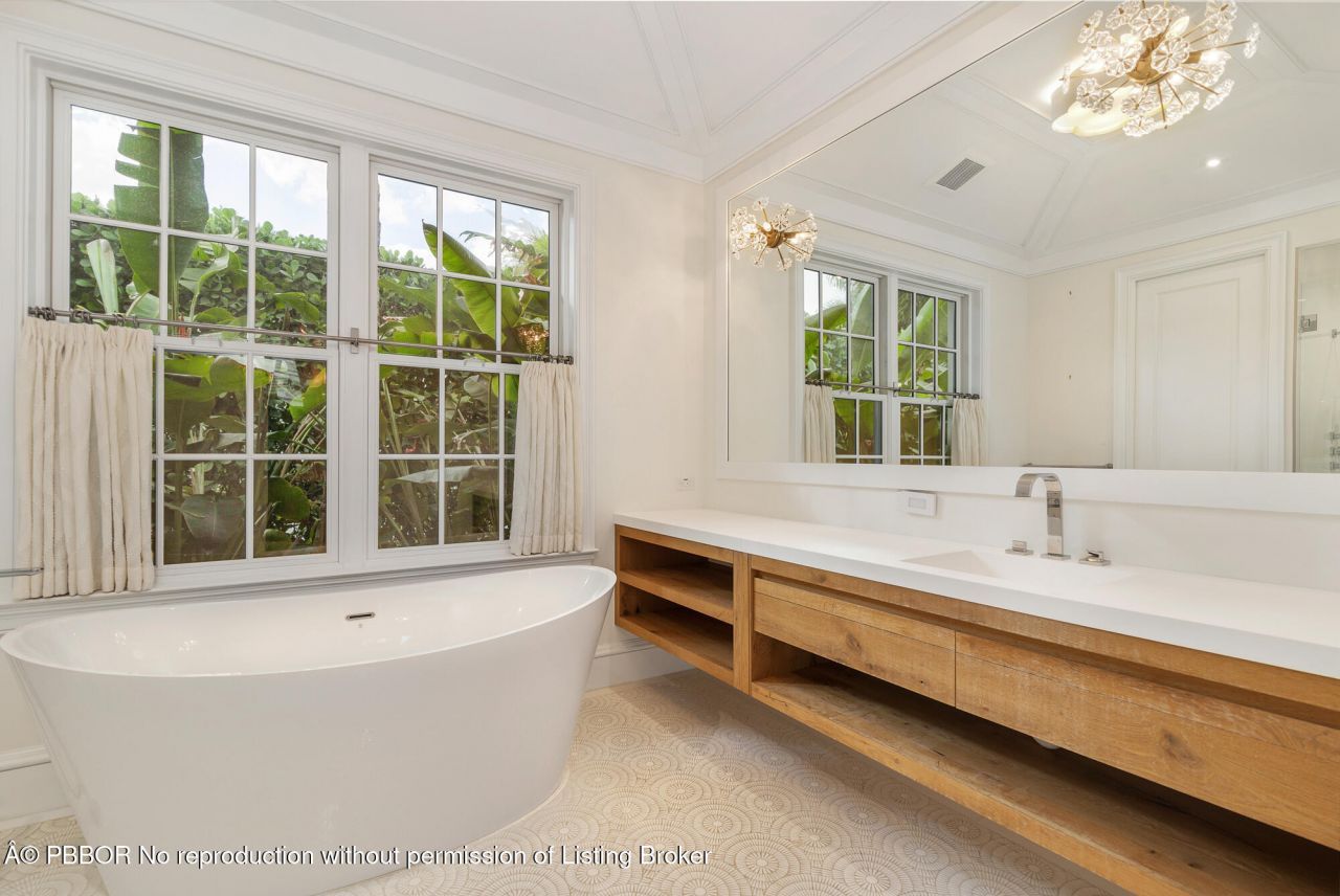 216 Sandpiper Drive, Palm Beach, FL 33480 Photo