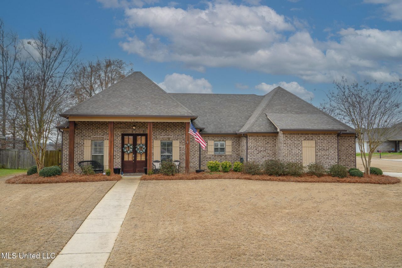 313 N Falls Crossing, Madison, MS 39110 Main Photo