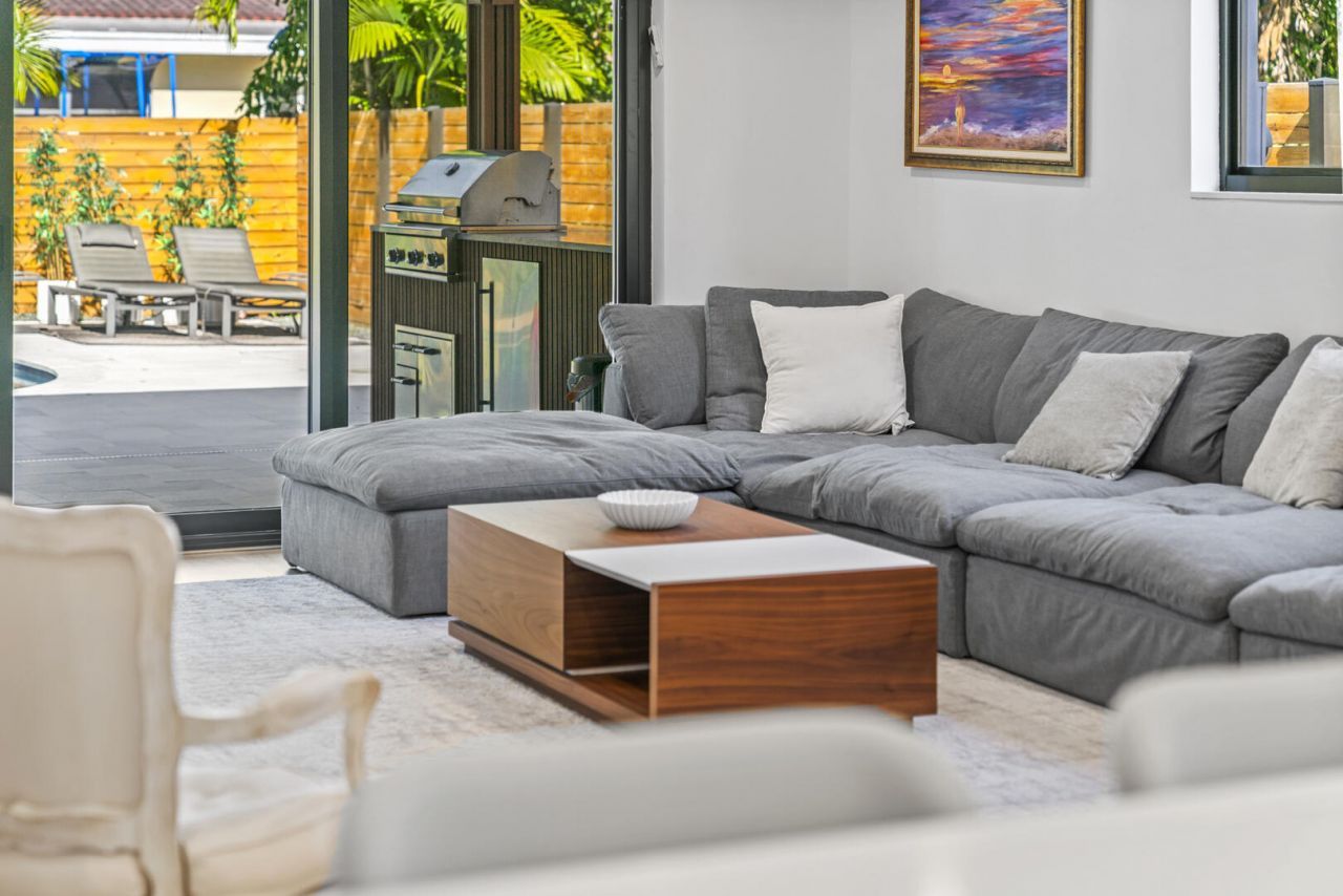 2451 NE 199th Street, Miami, FL 33180 Photo