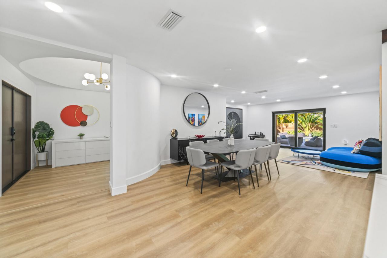 2451 NE 199th Street, Miami, FL 33180 Photo