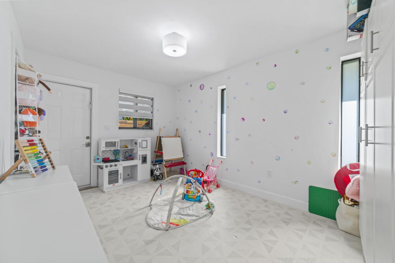 2451 NE 199th Street, Miami, FL 33180 Photo