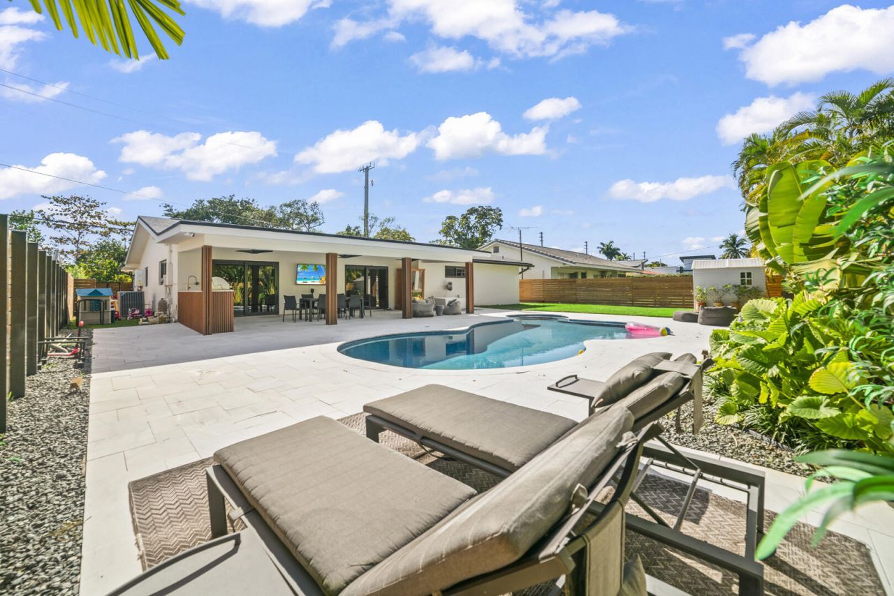 2451 NE 199th Street, Miami, FL 33180 Photo