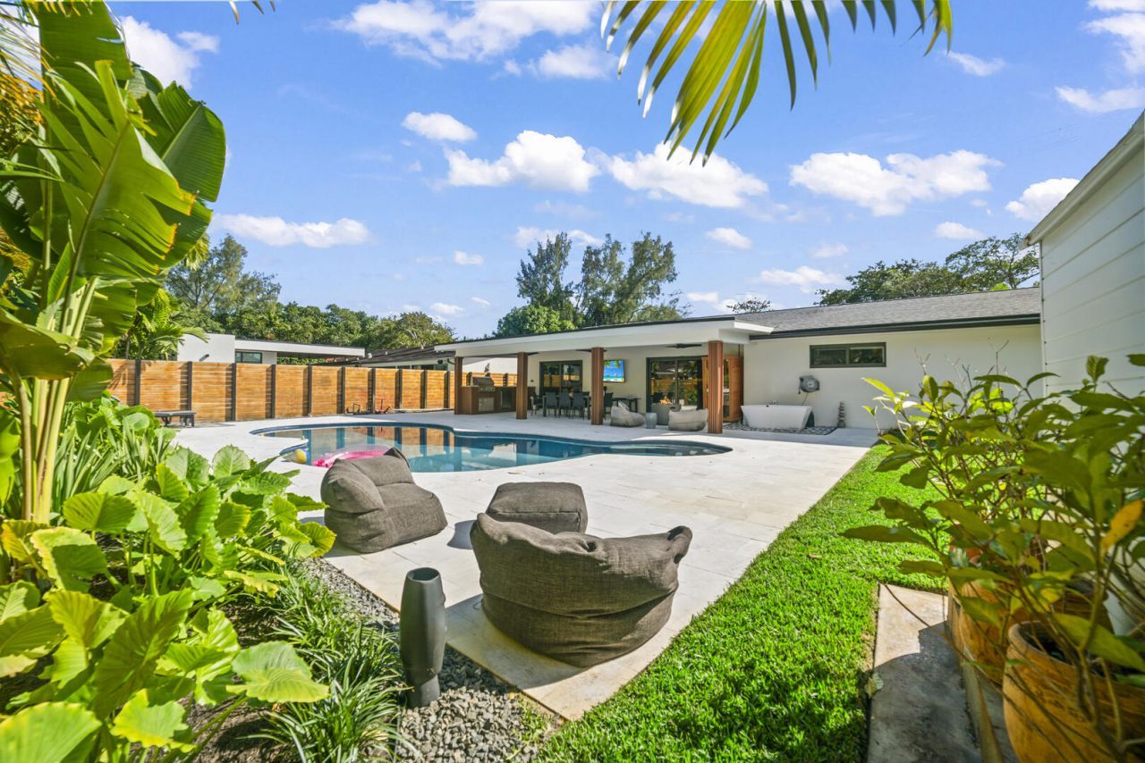 2451 NE 199th Street, Miami, FL 33180 Photo