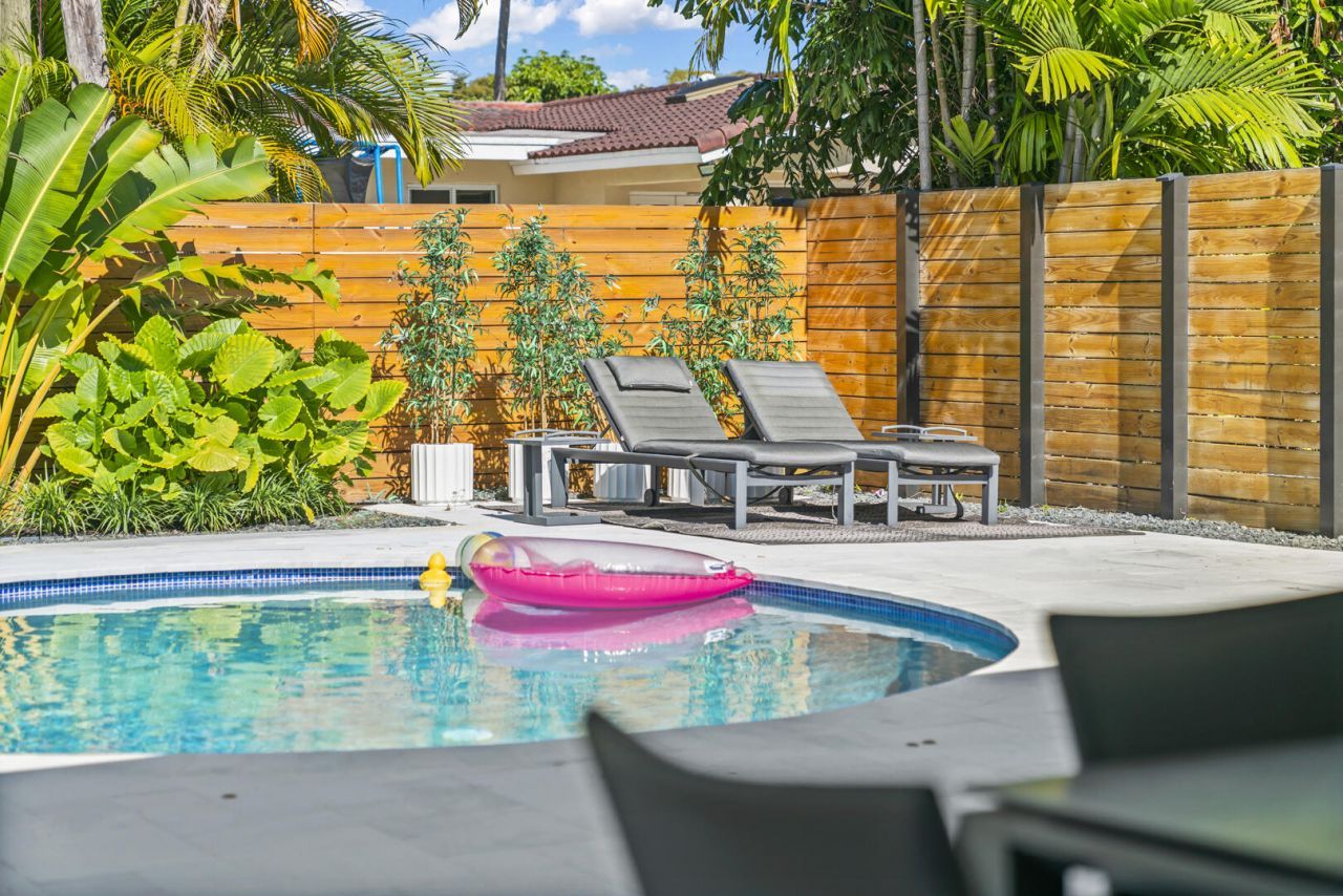 2451 NE 199th Street, Miami, FL 33180 Photo