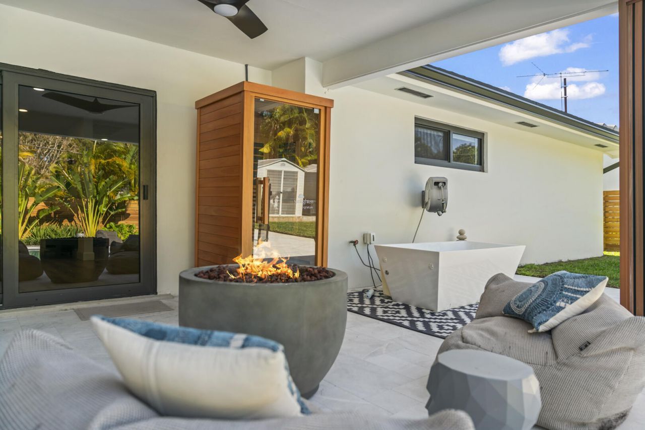 2451 NE 199th Street, Miami, FL 33180 Photo