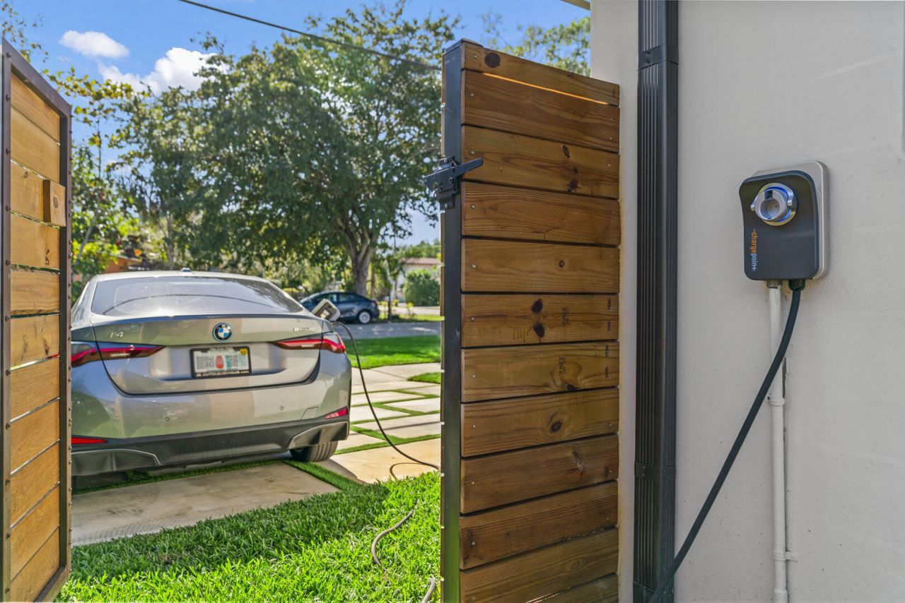 2451 NE 199th Street, Miami, FL 33180 Photo