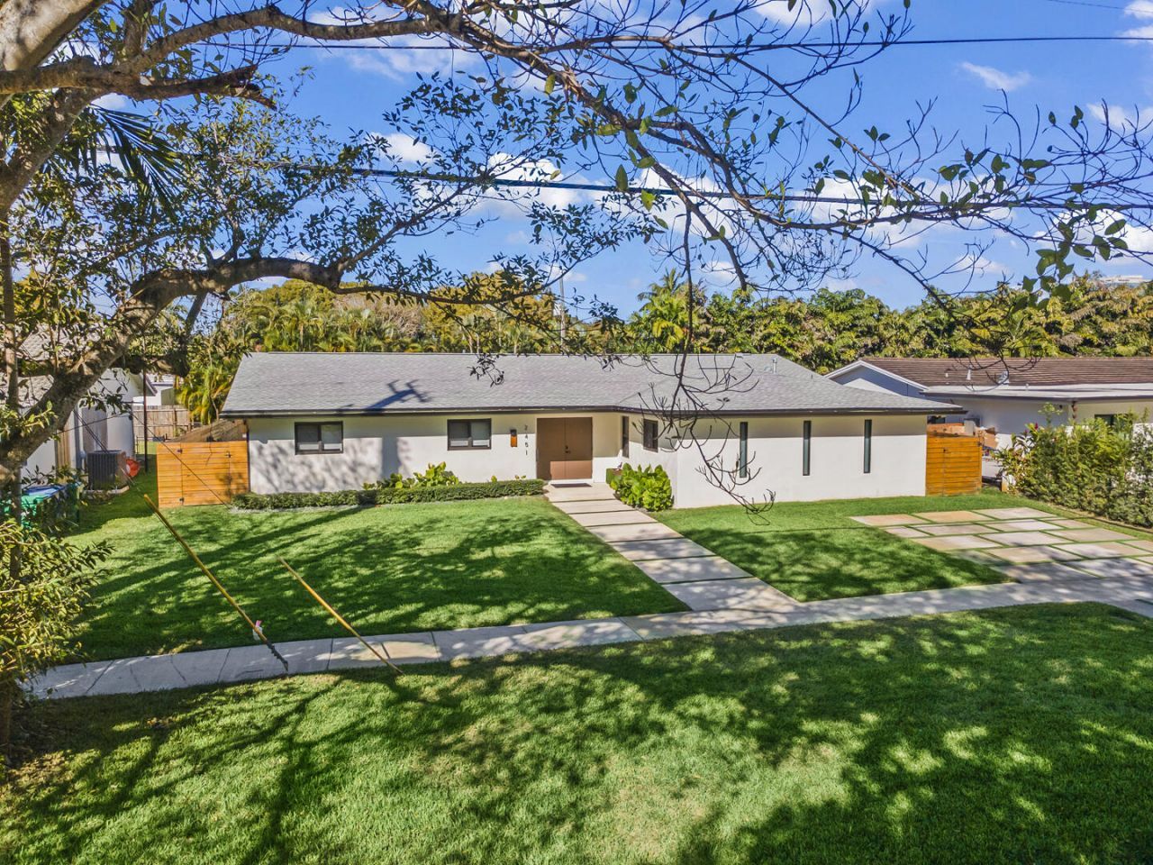 2451 NE 199th Street, Miami, FL 33180 Photo