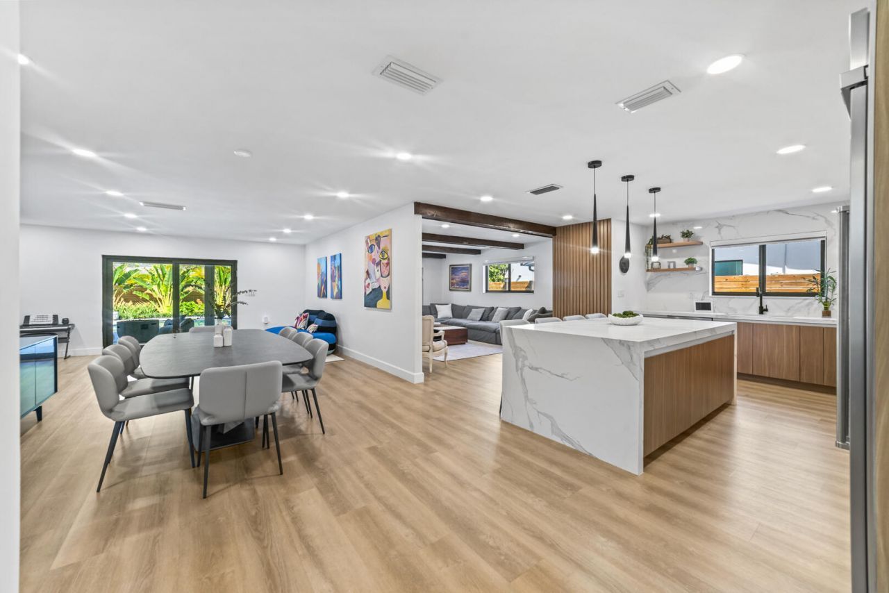 2451 NE 199th Street, Miami, FL 33180 Photo