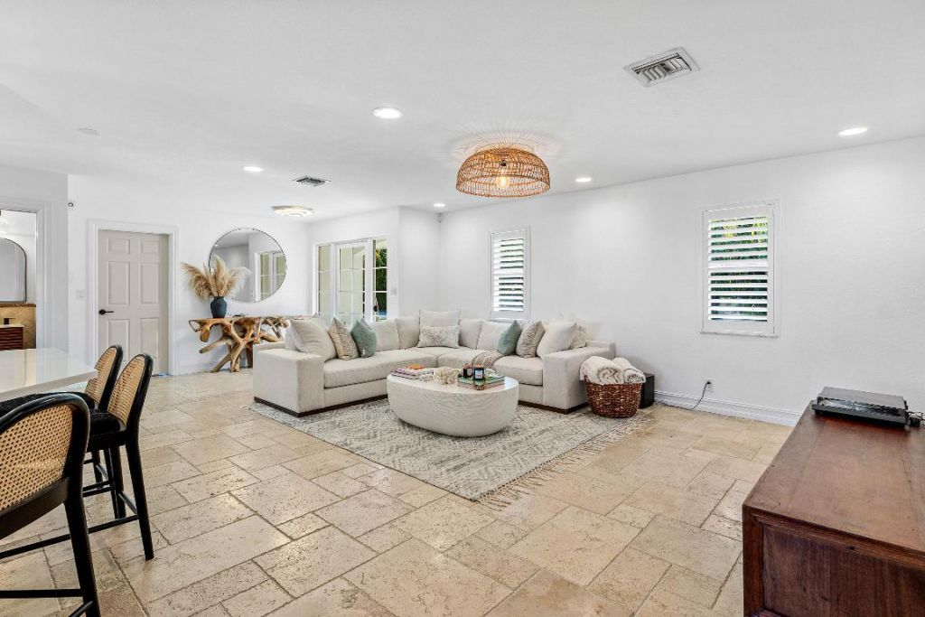 150 Periwinkle Drive, Hypoluxo, FL 33462 Photo