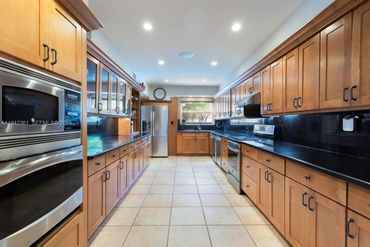 360 SW 28th Rd, Miami, FL 33129 Photo