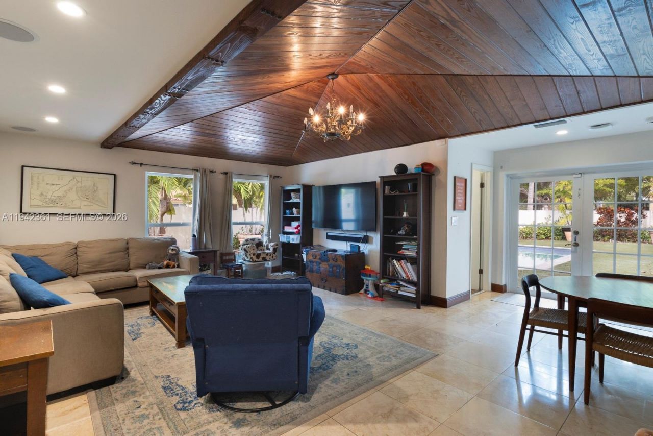 360 SW 28th Rd, Miami, FL 33129 Photo