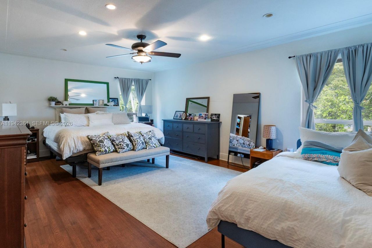 360 SW 28th Rd, Miami, FL 33129 Photo