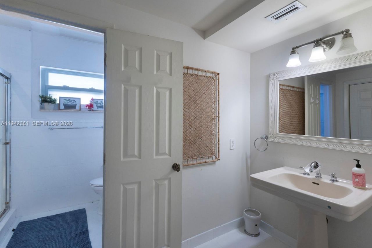 360 SW 28th Rd, Miami, FL 33129 Photo