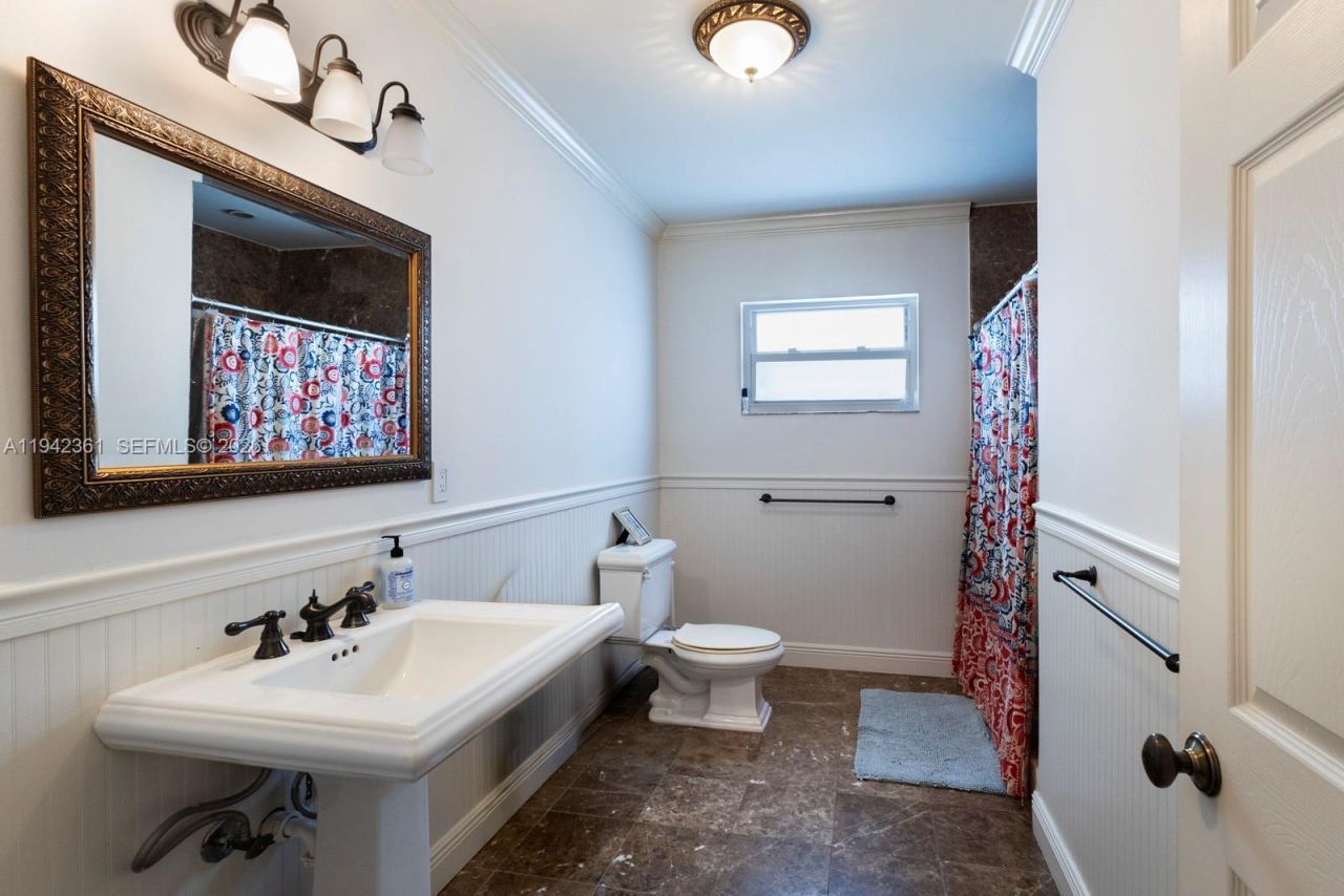 360 SW 28th Rd, Miami, FL 33129 Photo