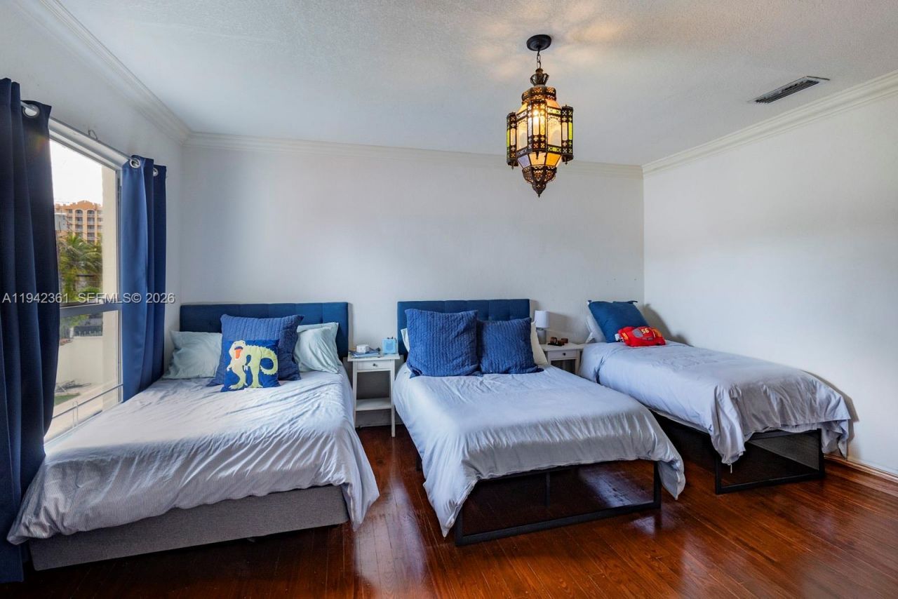 360 SW 28th Rd, Miami, FL 33129 Photo