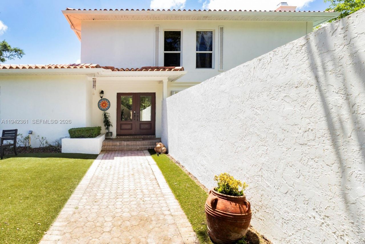 360 SW 28th Rd, Miami, FL 33129 Photo