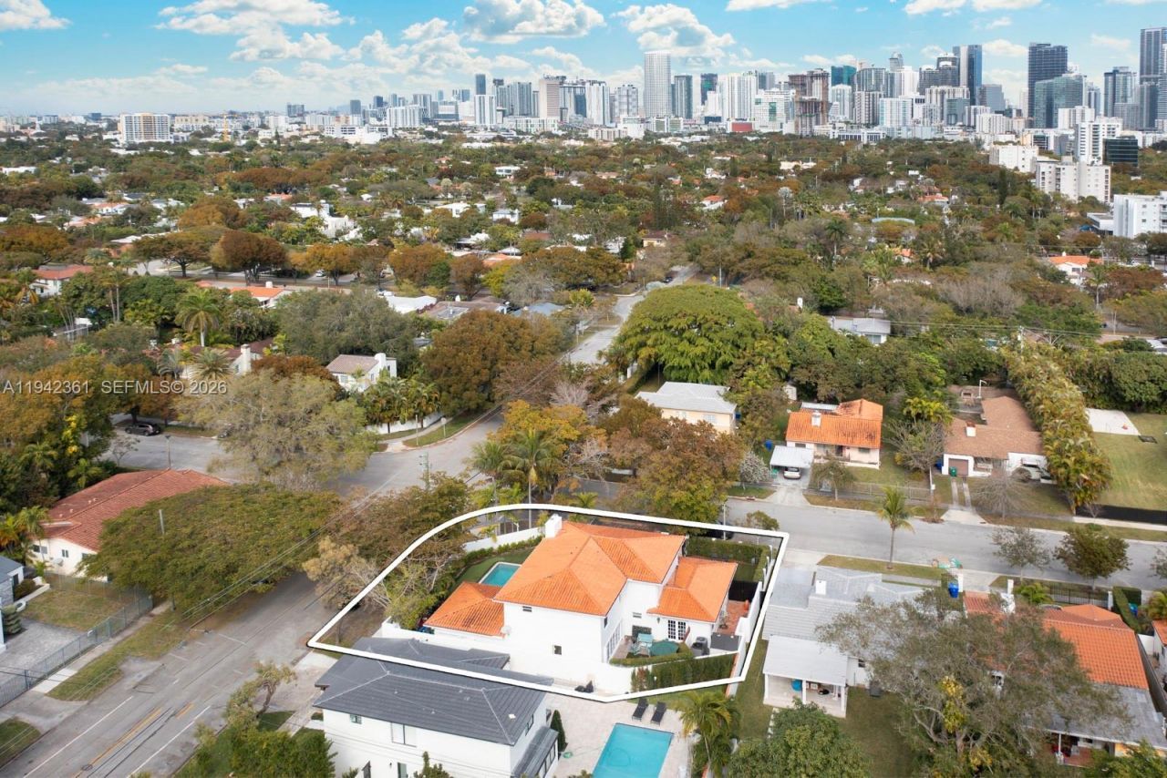 360 SW 28th Rd, Miami, FL 33129 Photo