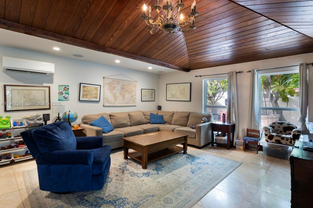 360 SW 28th Rd, Miami, FL 33129 Photo