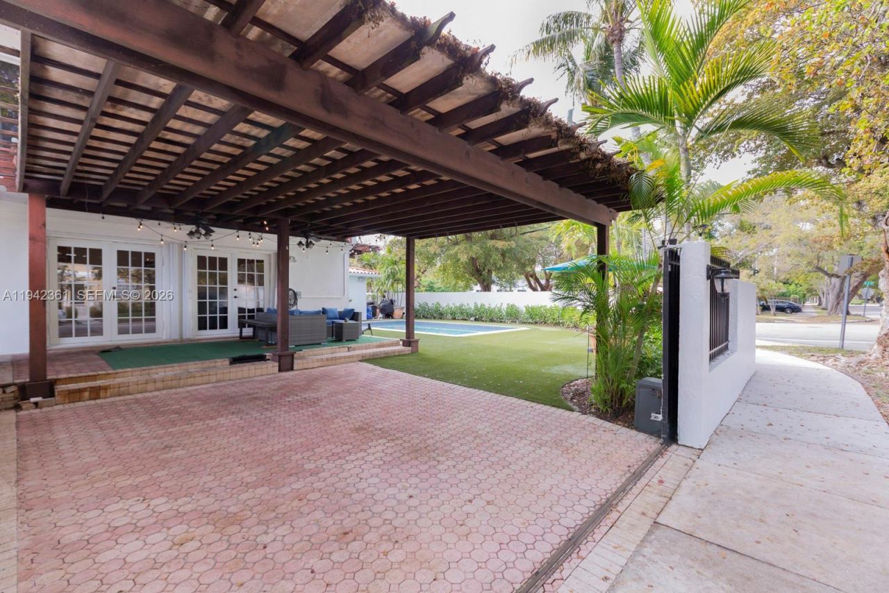 360 SW 28th Rd, Miami, FL 33129 Photo