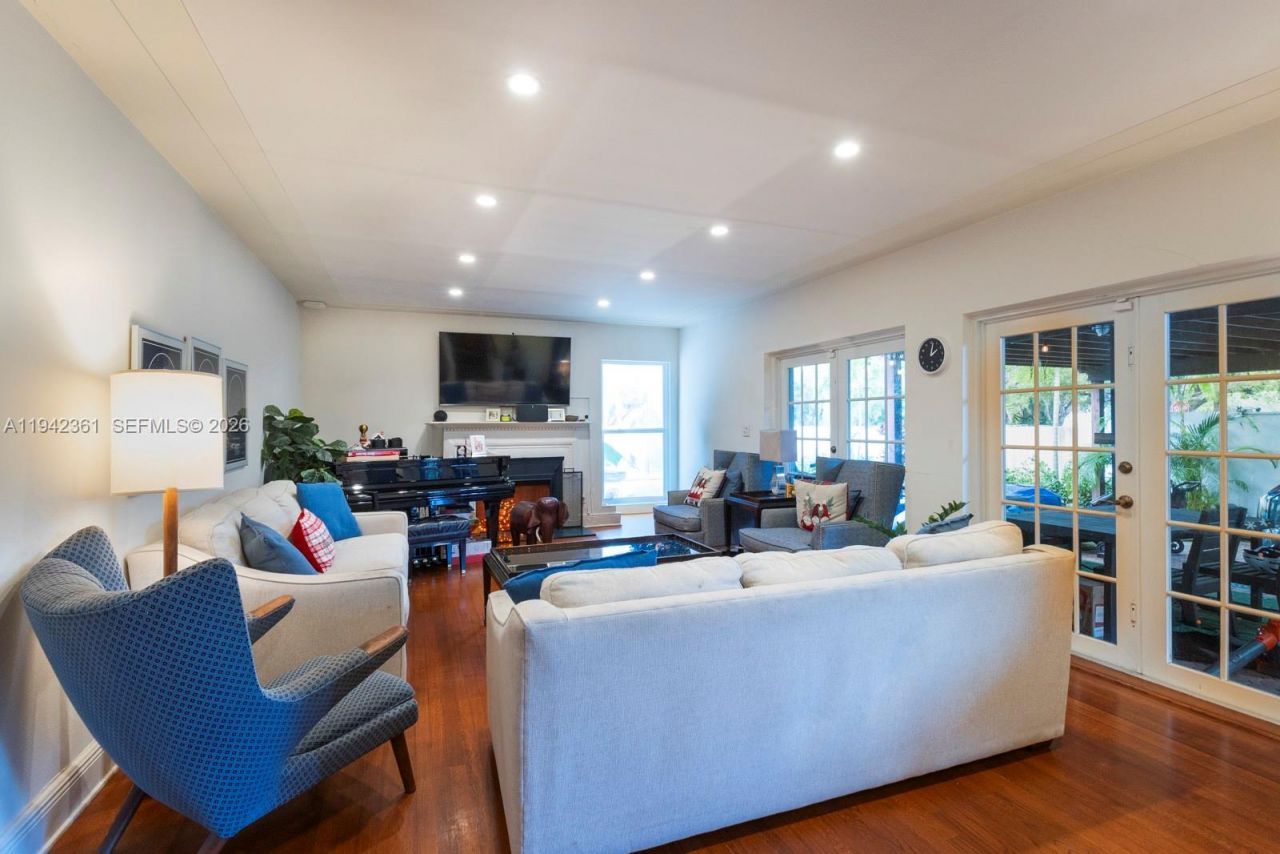 360 SW 28th Rd, Miami, FL 33129 Photo