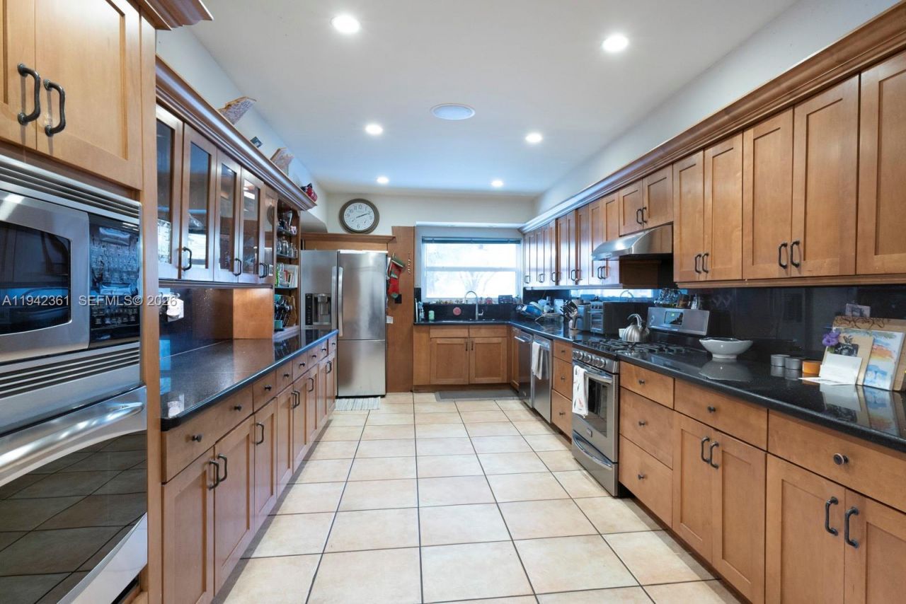 360 SW 28th Rd, Miami, FL 33129 Photo