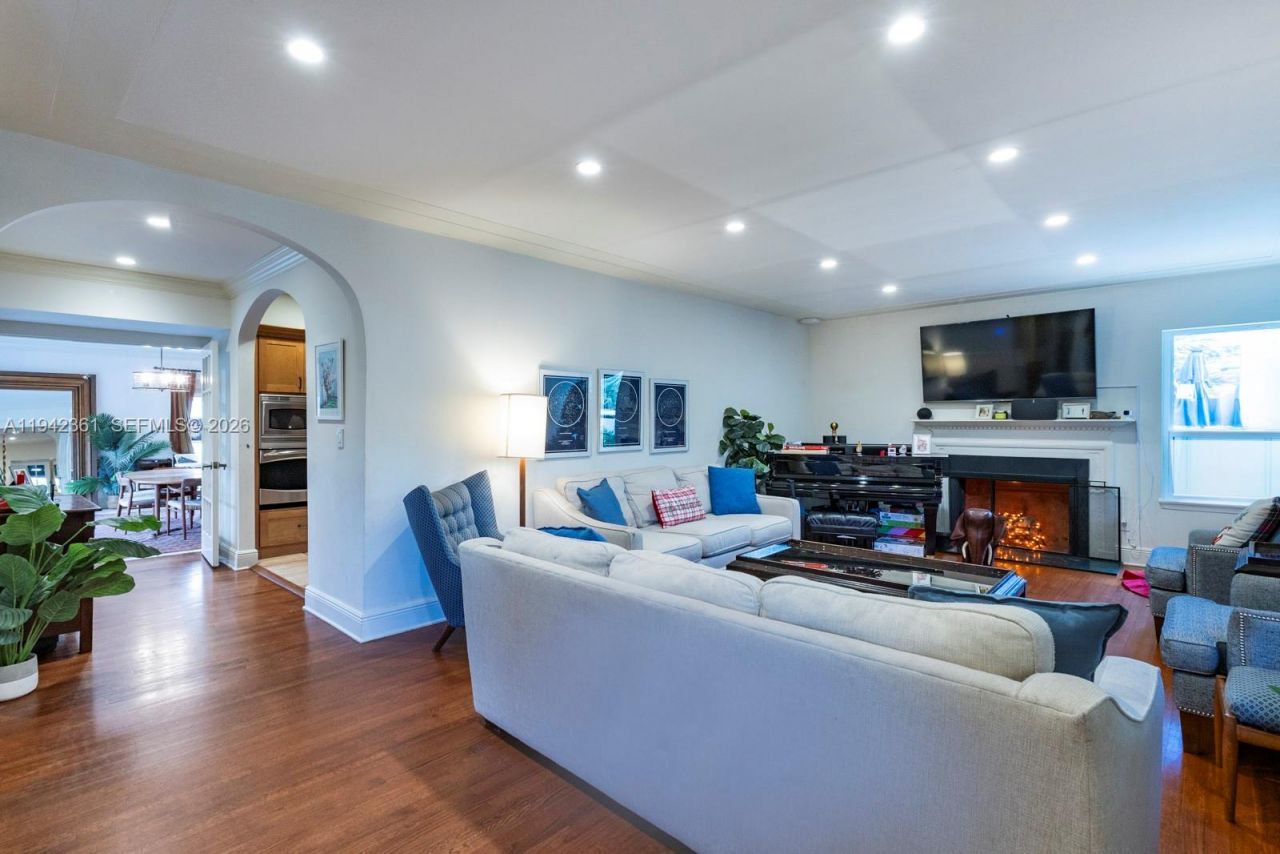 360 SW 28th Rd, Miami, FL 33129 Photo