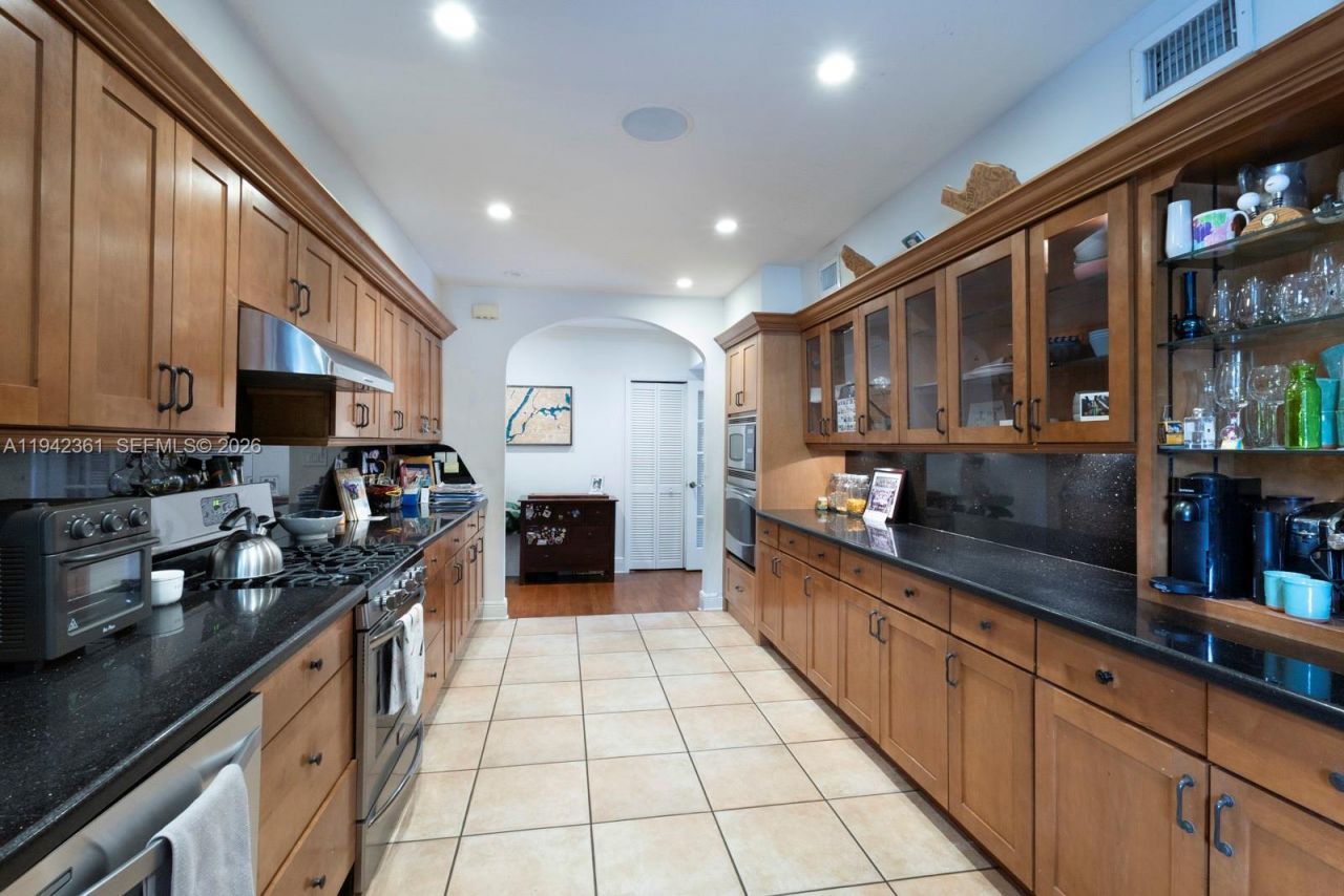 360 SW 28th Rd, Miami, FL 33129 Photo