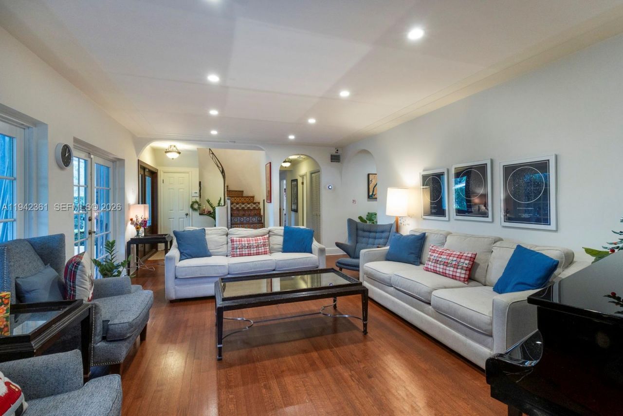 360 SW 28th Rd, Miami, FL 33129 Photo