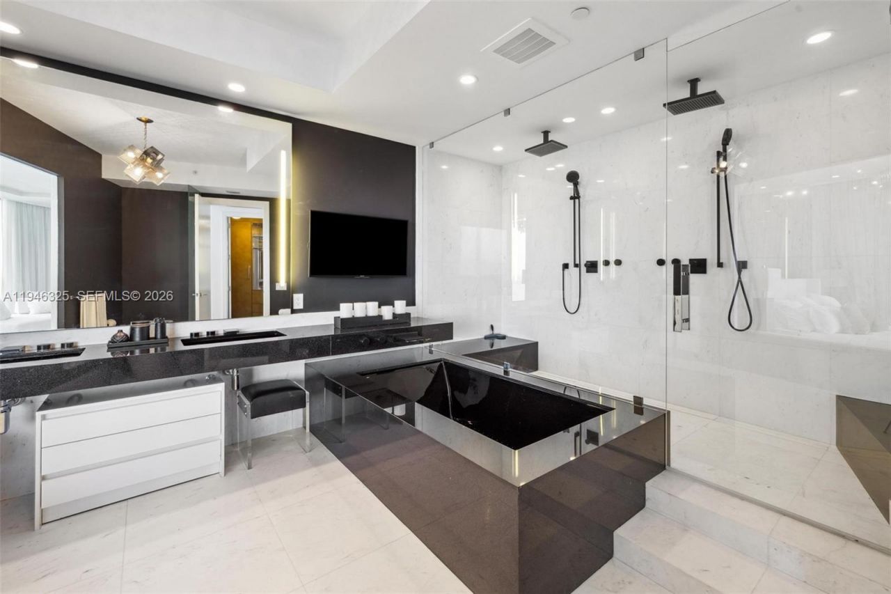 18555 Collins Ave , Unit 2601, Sunny Isles Beach, FL 33160 Photo