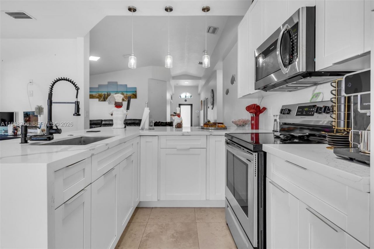 407 NW 9th Ct , Homestead, FL 33030 Photo